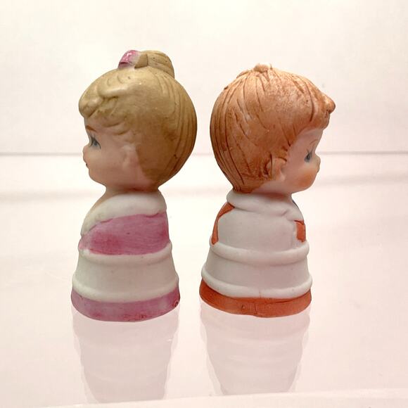 Vintage Valentines Day UCGC boy girl thimbles Porcelain sewing collectibles - Picture 4 of 7